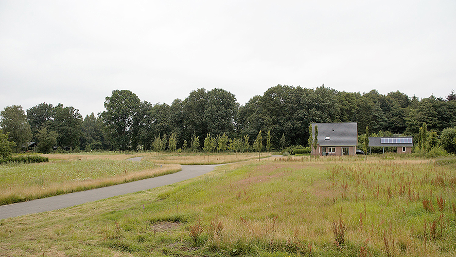 't Haartse Bos is er klaar voor, de riolering en de straat zijn al aangelegd - Foto: Ewald Harmsen